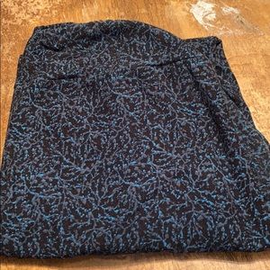 LulaRoe Tall & Curvy Leggings